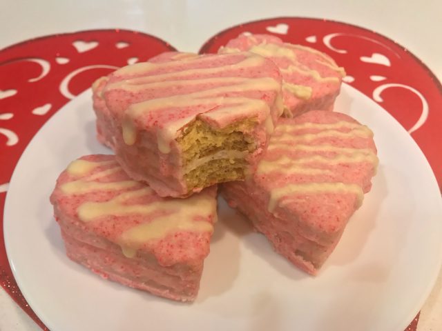 pastel de vainilla en forma de corazón